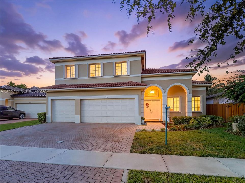 For Sale: $625,000 (4 beds, 3 baths, 2800 Square Feet)