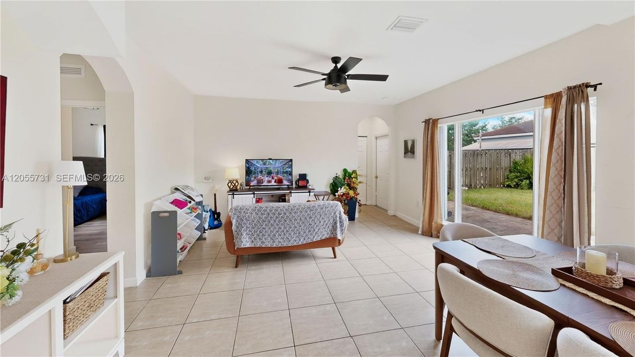 For Sale: $625,000 (4 beds, 3 baths, 2800 Square Feet)