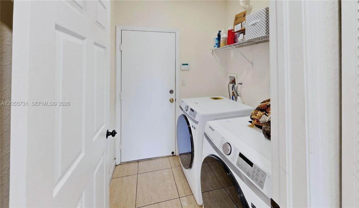 For Sale: $625,000 (4 beds, 3 baths, 2800 Square Feet)