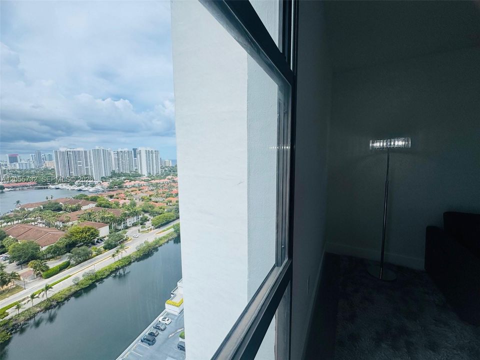 На продажу: $459,000 (2 спален, 2 ванн, 1143 Квадратных фут)