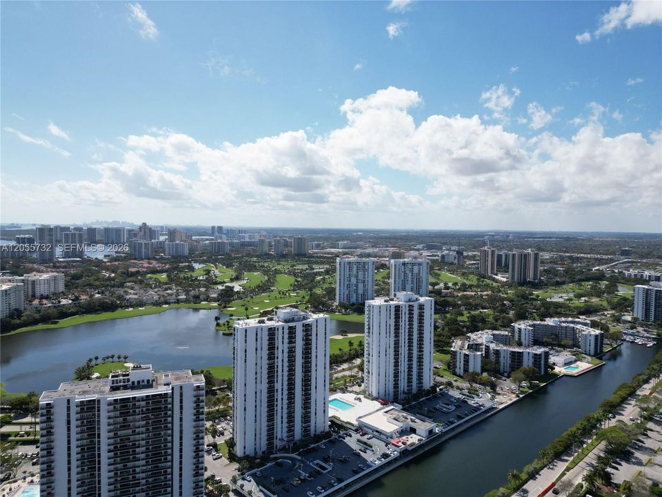 На продажу: $459,000 (2 спален, 2 ванн, 1143 Квадратных фут)