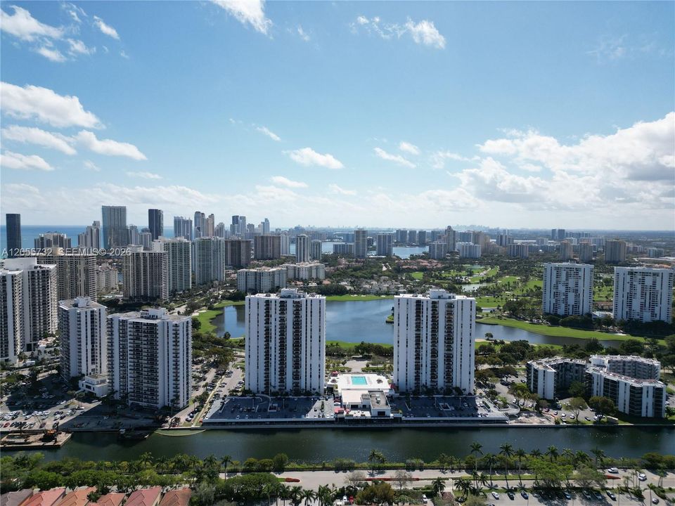 На продажу: $459,000 (2 спален, 2 ванн, 1143 Квадратных фут)