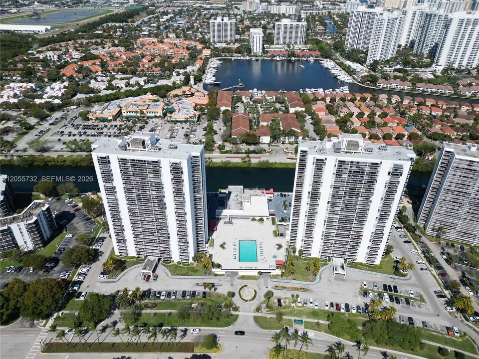 На продажу: $459,000 (2 спален, 2 ванн, 1143 Квадратных фут)