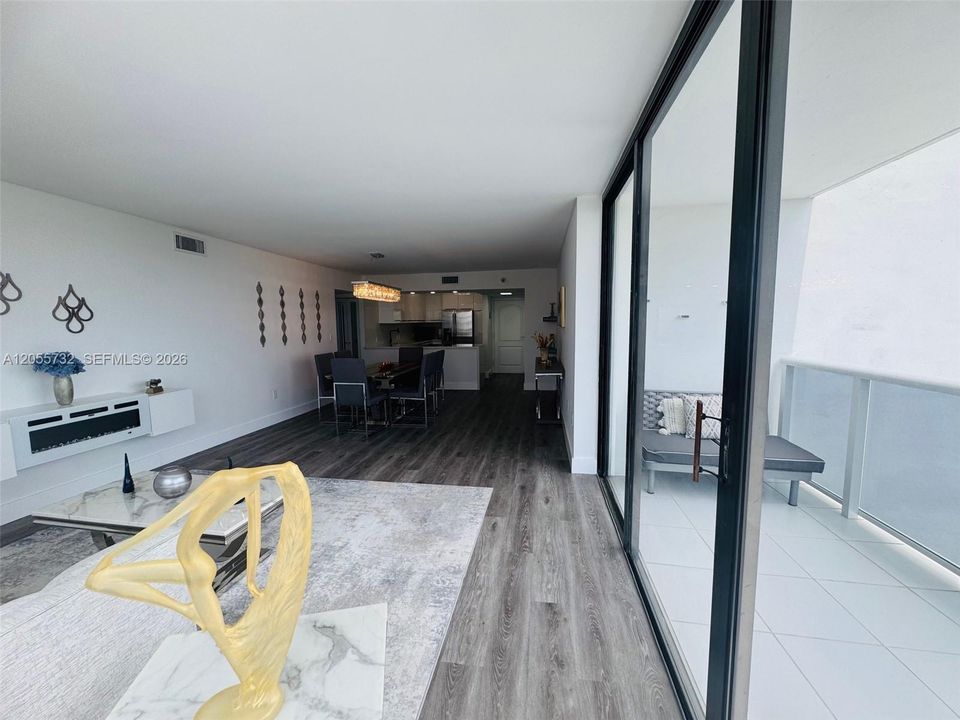 На продажу: $459,000 (2 спален, 2 ванн, 1143 Квадратных фут)