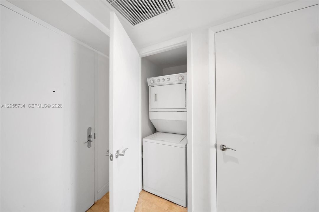 В аренду: $3,850 (2 спален, 1 ванн, 1086 Квадратных фут)