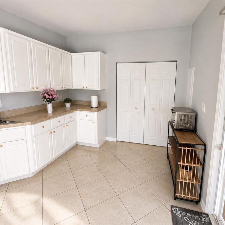 Kitchen-Laundry closet