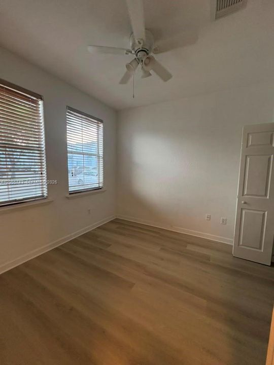 В аренду: $3,300 (3 спален, 3 ванн, 1460 Квадратных фут)