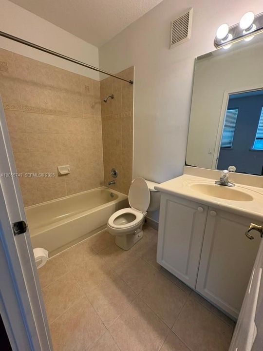 В аренду: $3,300 (3 спален, 3 ванн, 1460 Квадратных фут)
