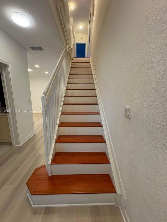 В аренду: $3,300 (3 спален, 3 ванн, 1460 Квадратных фут)