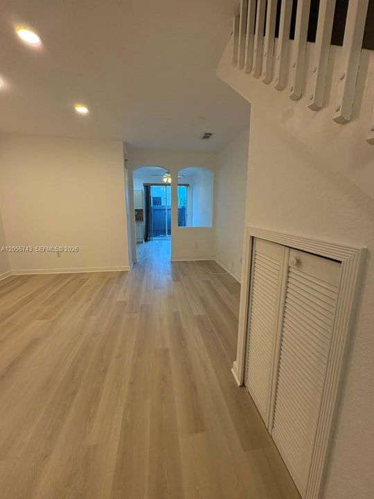 В аренду: $3,300 (3 спален, 3 ванн, 1460 Квадратных фут)