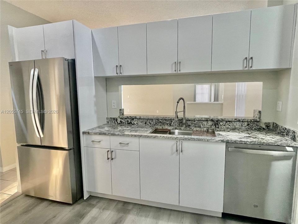 В аренду: $3,700 (3 спален, 2 ванн, 1385 Квадратных фут)