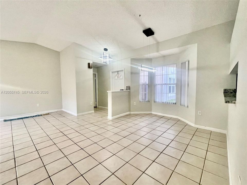 В аренду: $3,700 (3 спален, 2 ванн, 1385 Квадратных фут)