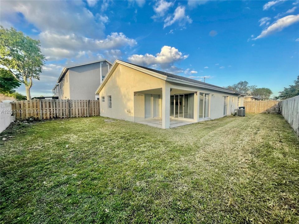 В аренду: $3,700 (3 спален, 2 ванн, 1385 Квадратных фут)