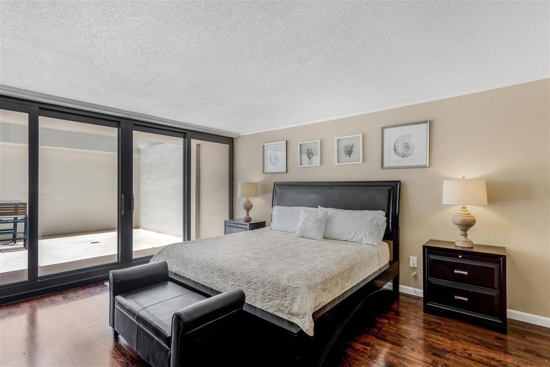 PRIMARY SUITE TO PRIVATE PATIO