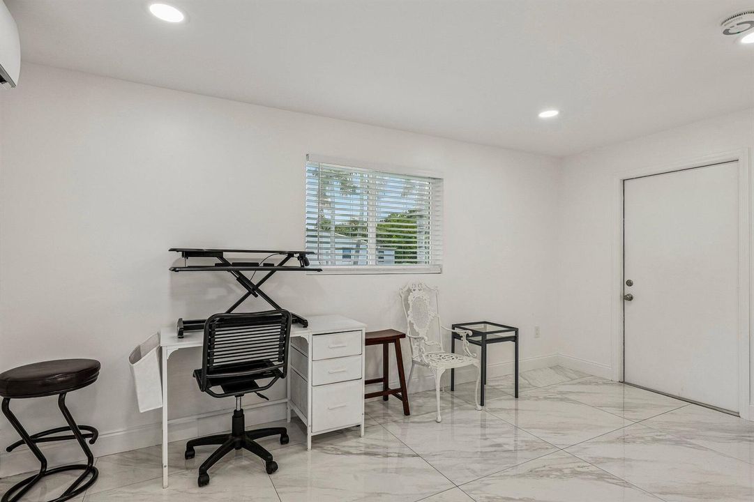 30-web-or-mls-N 22nd Ave-S2107-030