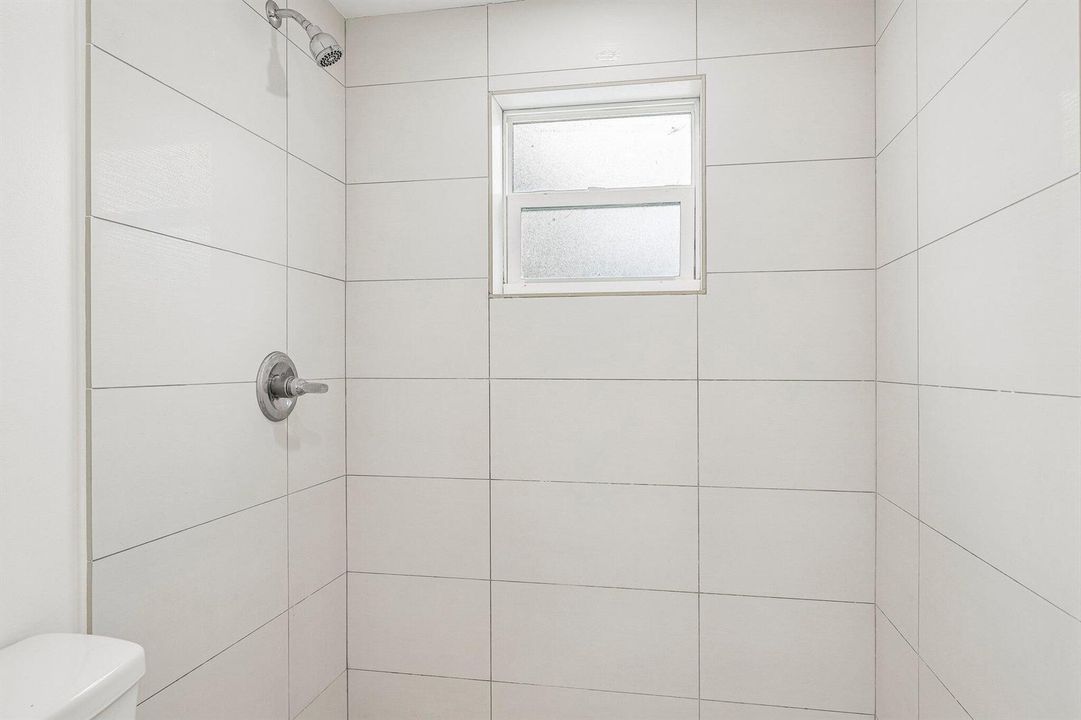 29-web-or-mls-N 22nd Ave-S2107-029