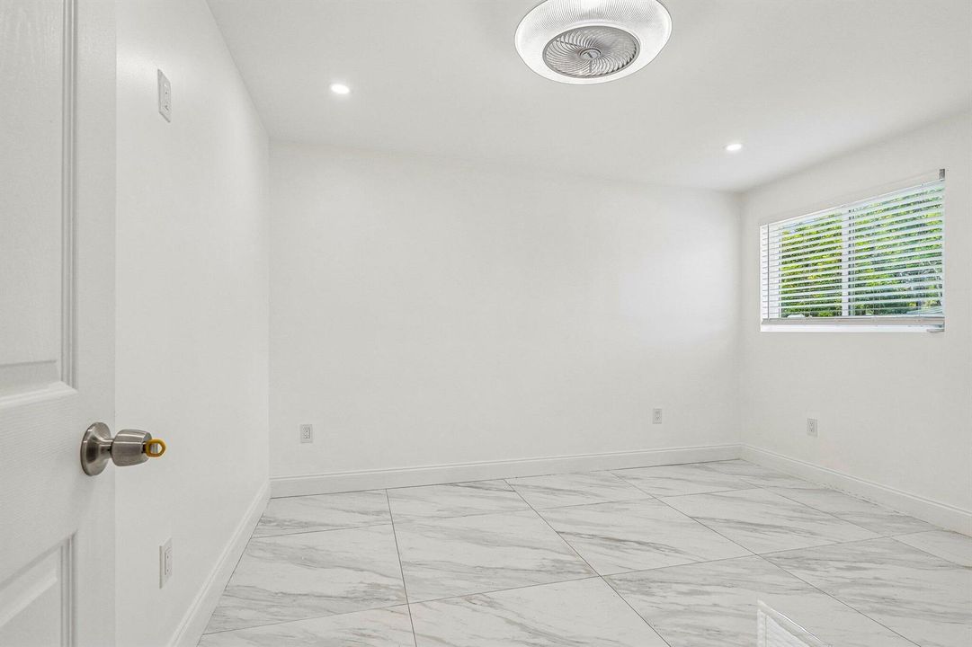 25-web-or-mls-N 22nd Ave-S2107-025