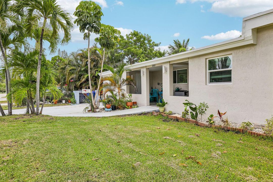6-web-or-mls-N 22nd Ave-S2107-006