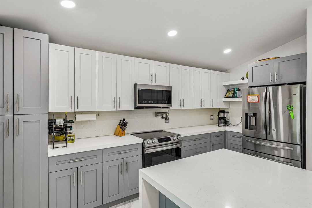 23-web-or-mls-N 22nd Ave-S2107-023