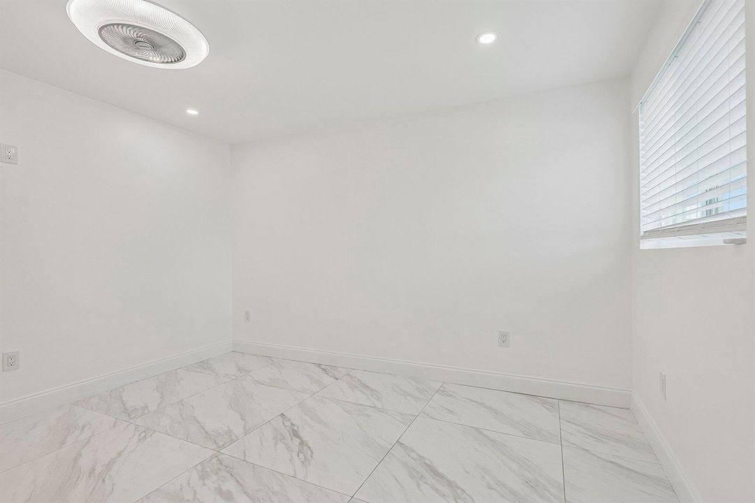 27-web-or-mls-N 22nd Ave-S2107-027