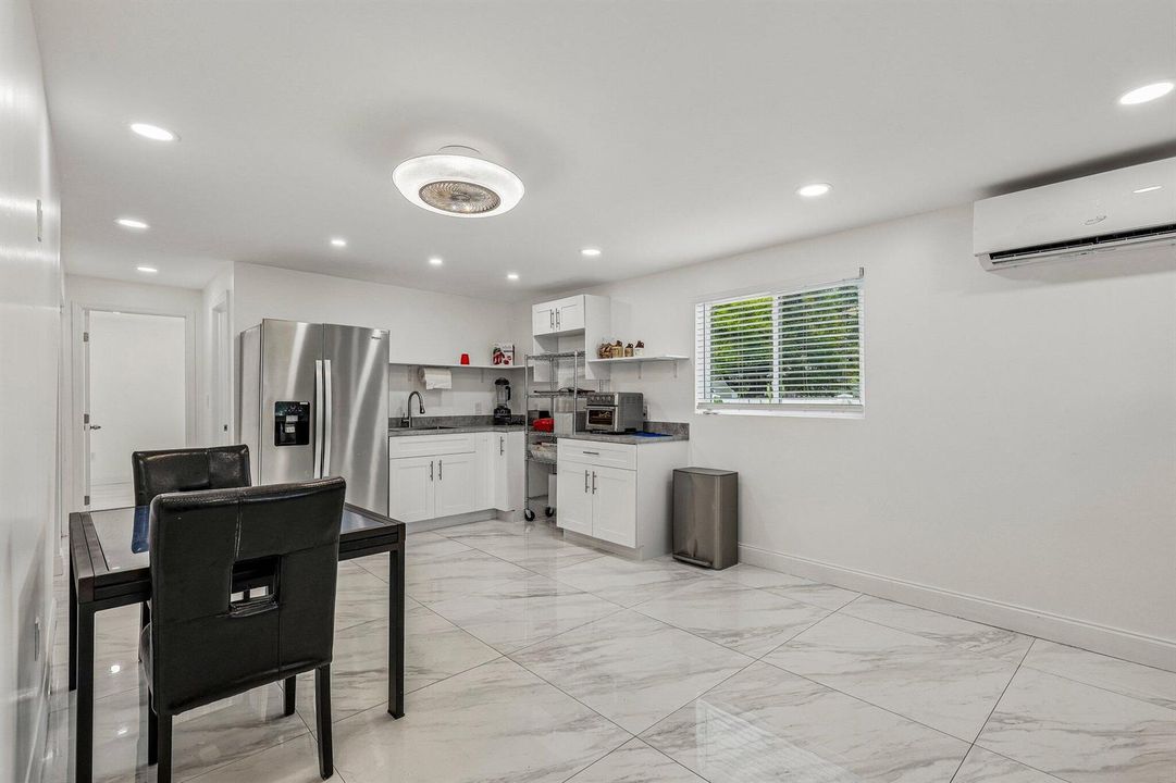17-web-or-mls-N 22nd Ave-S2107-017