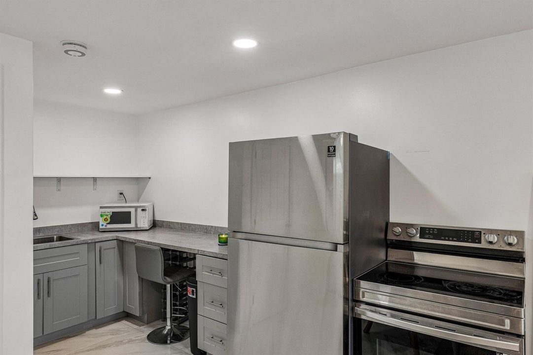 48-web-or-mls-N 22nd Ave-S2107-048