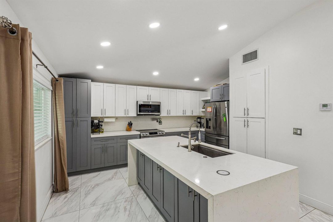 21-web-or-mls-N 22nd Ave-S2107-021