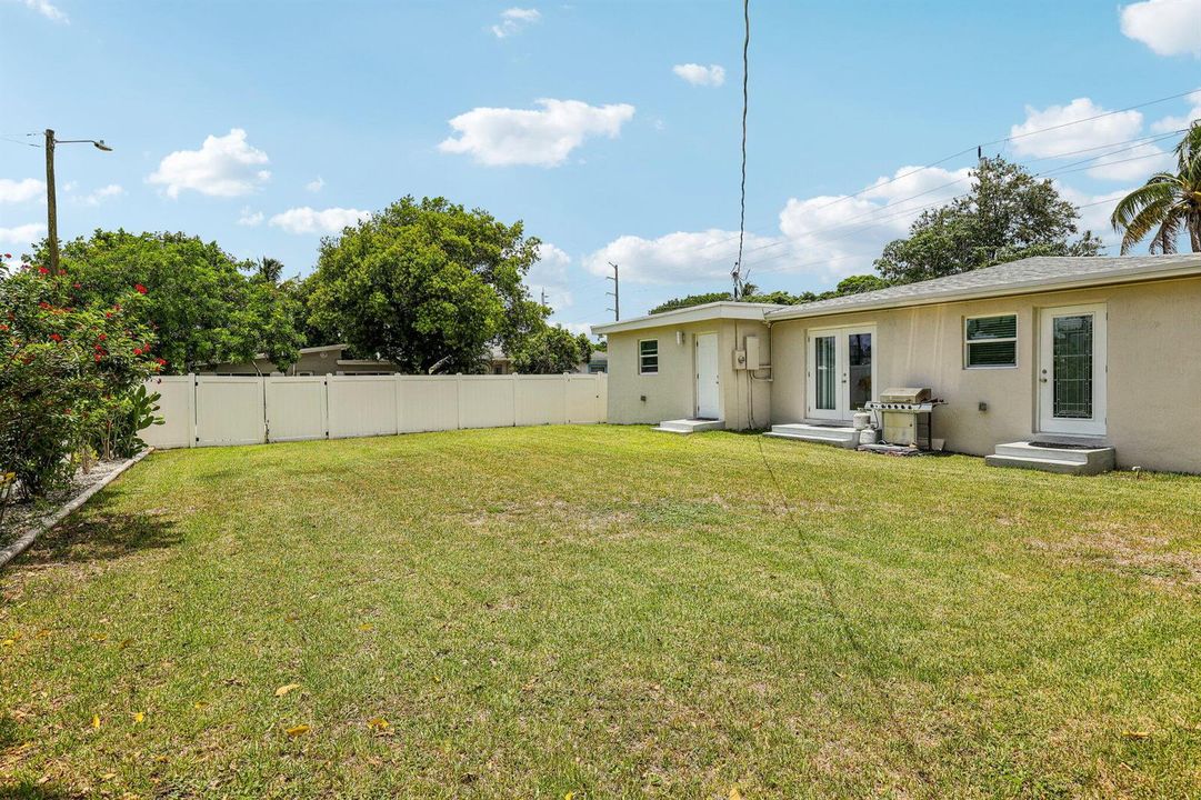 54-web-or-mls-N 22nd Ave-S2107-054