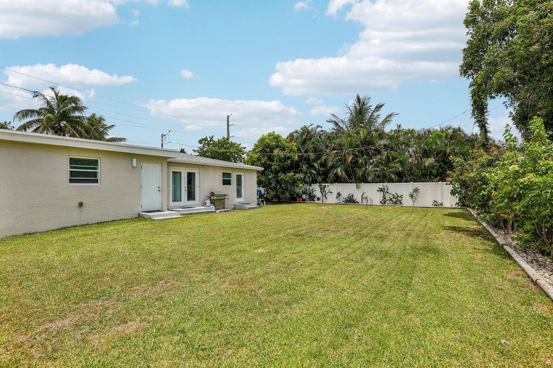 51-web-or-mls-N 22nd Ave-S2107-051