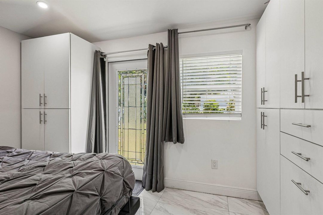 38-web-or-mls-N 22nd Ave-S2107-038