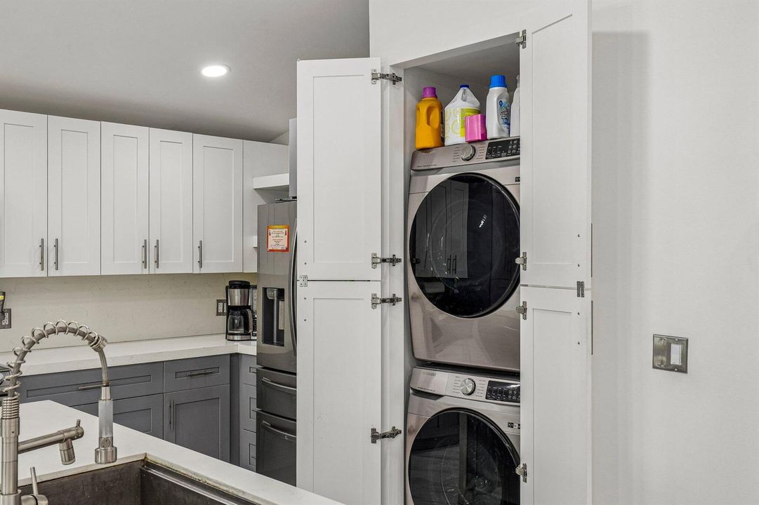 24-web-or-mls-N 22nd Ave-S2107-024