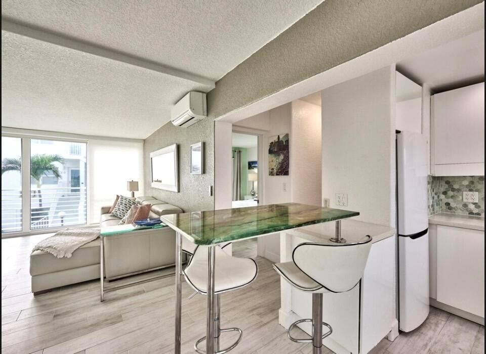 1043 kitch LR