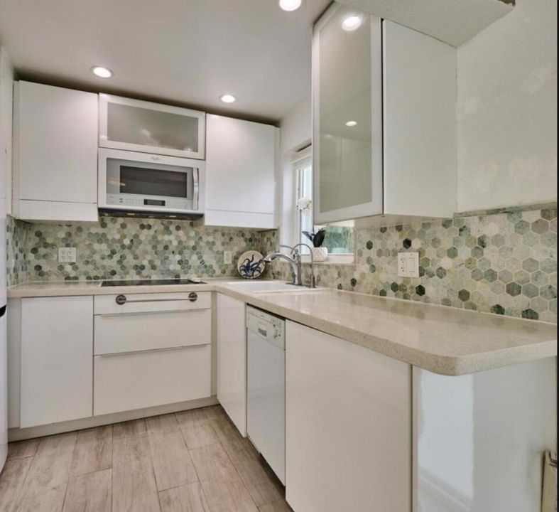 1043 kitch