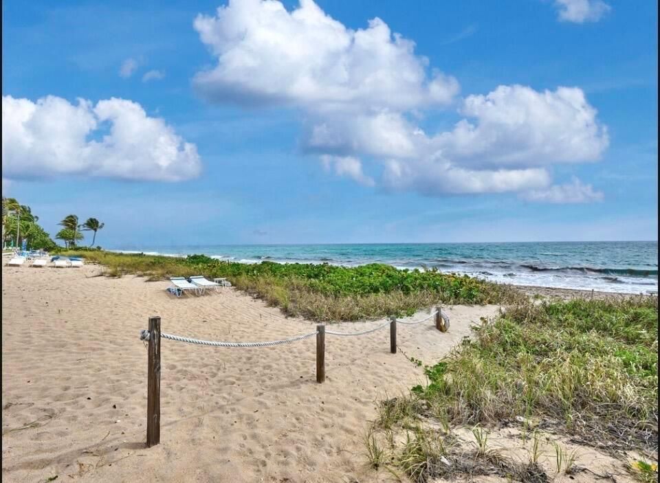 1043 Beach Entrance