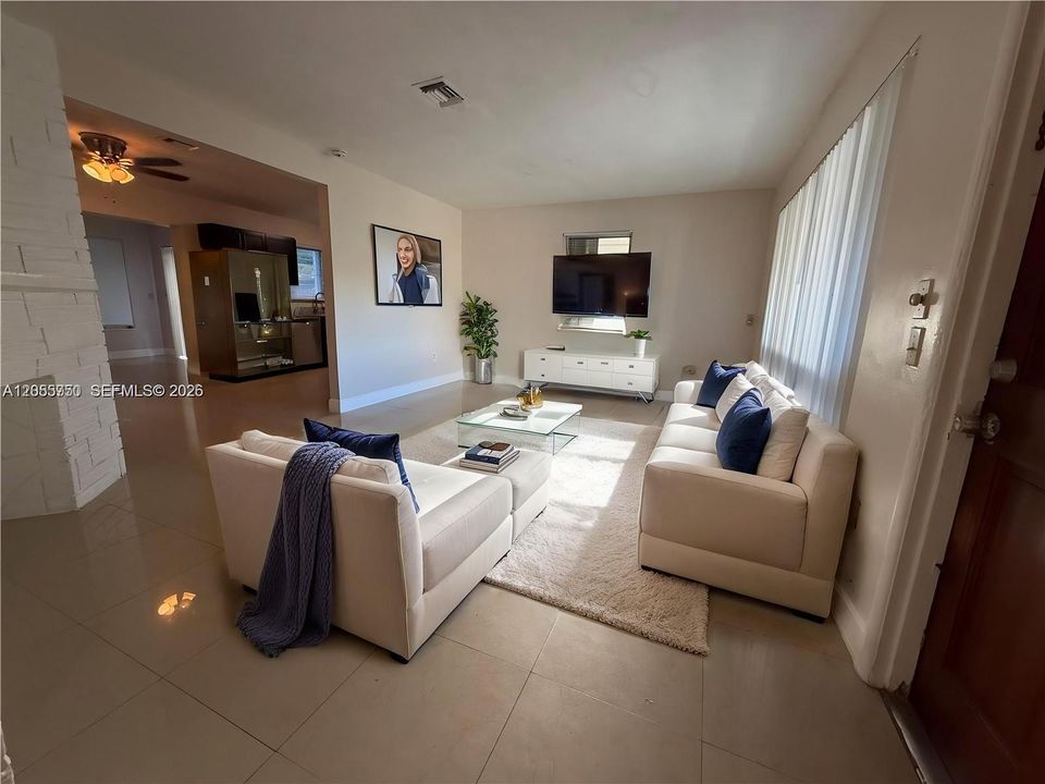 В аренду: $3,400 (3 спален, 2 ванн, 1515 Квадратных фут)