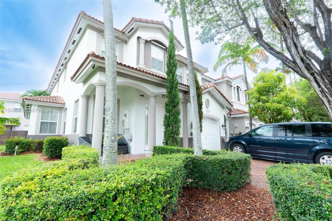 For Sale: $850,000 (5 beds, 4 baths, 2557 Square Feet)