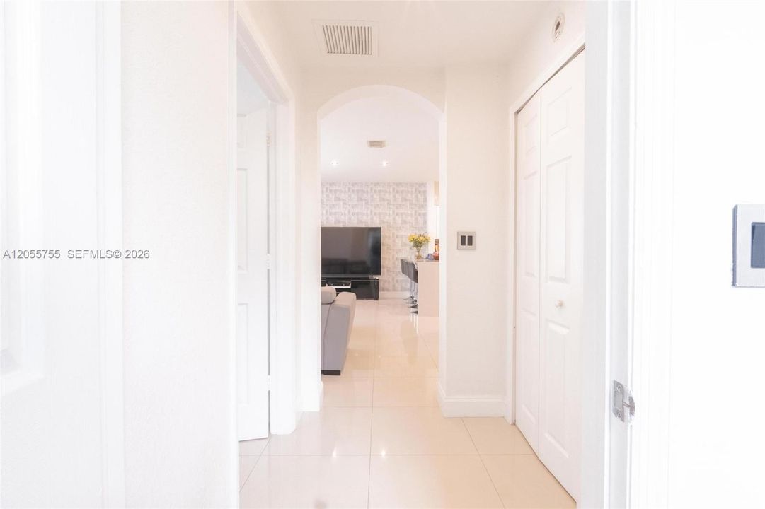 For Sale: $850,000 (5 beds, 4 baths, 2557 Square Feet)