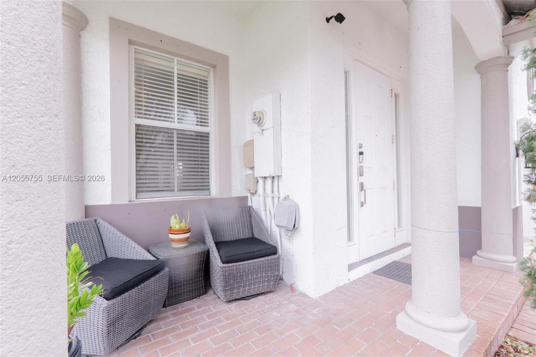 For Sale: $850,000 (5 beds, 4 baths, 2557 Square Feet)