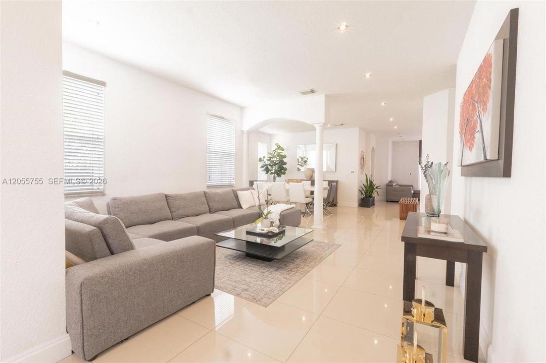 For Sale: $850,000 (5 beds, 4 baths, 2557 Square Feet)