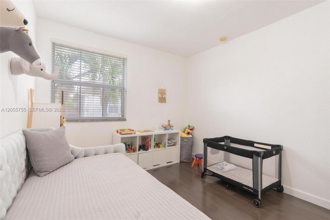 For Sale: $850,000 (5 beds, 4 baths, 2557 Square Feet)