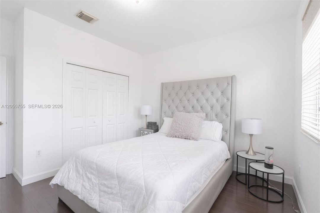 For Sale: $850,000 (5 beds, 4 baths, 2557 Square Feet)