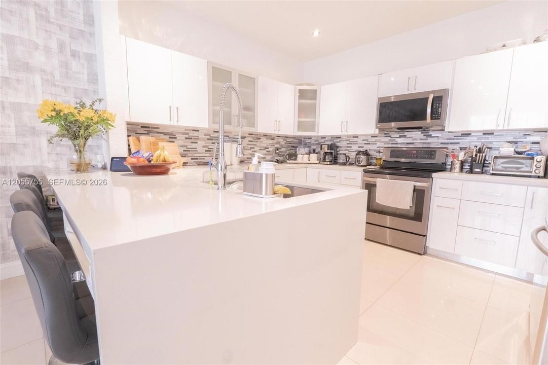 For Sale: $850,000 (5 beds, 4 baths, 2557 Square Feet)