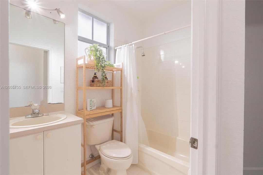 For Sale: $850,000 (5 beds, 4 baths, 2557 Square Feet)