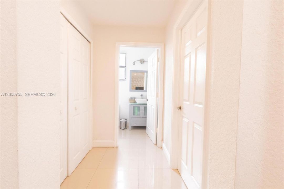 For Sale: $850,000 (5 beds, 4 baths, 2557 Square Feet)