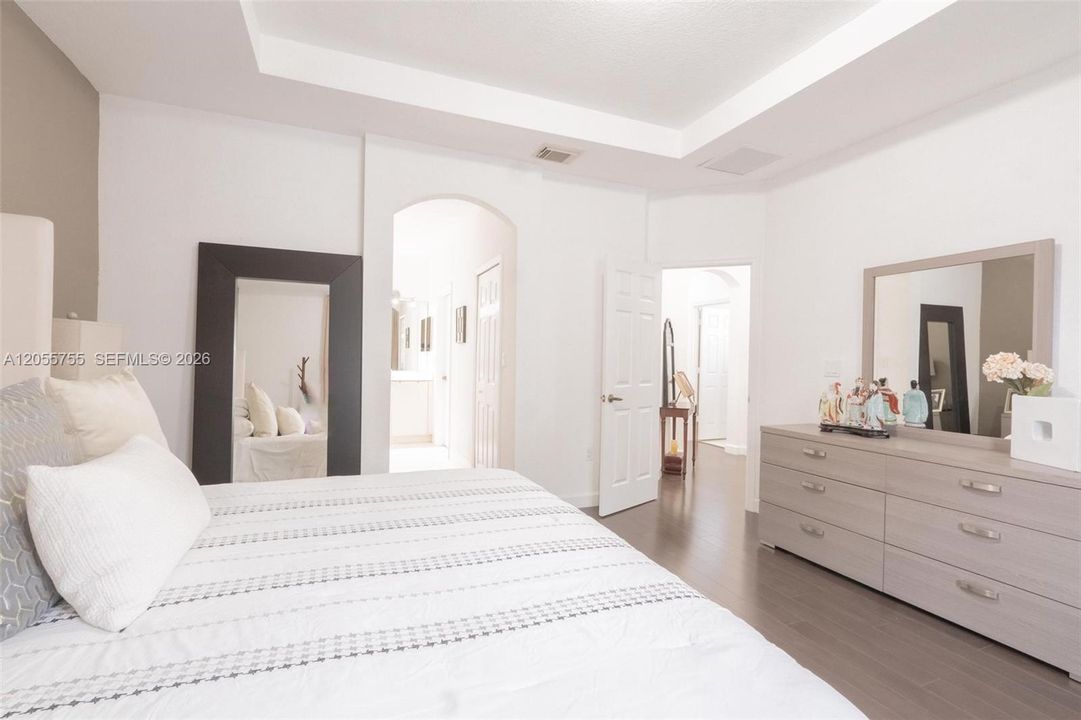 For Sale: $850,000 (5 beds, 4 baths, 2557 Square Feet)