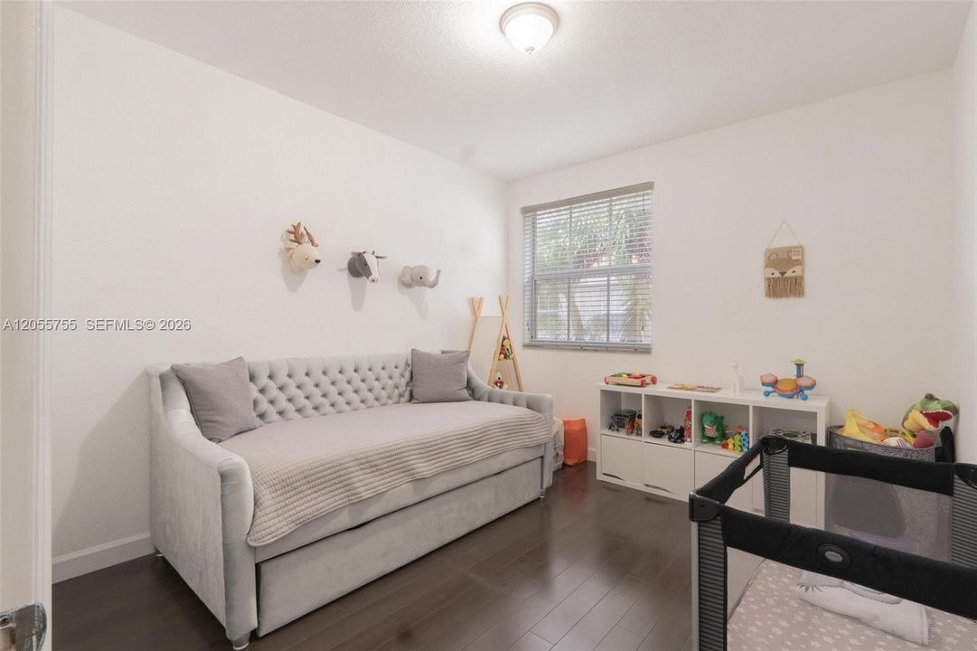 For Sale: $850,000 (5 beds, 4 baths, 2557 Square Feet)