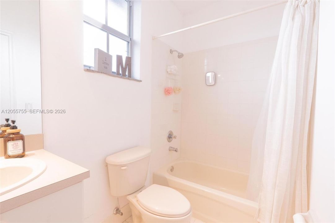 For Sale: $850,000 (5 beds, 4 baths, 2557 Square Feet)