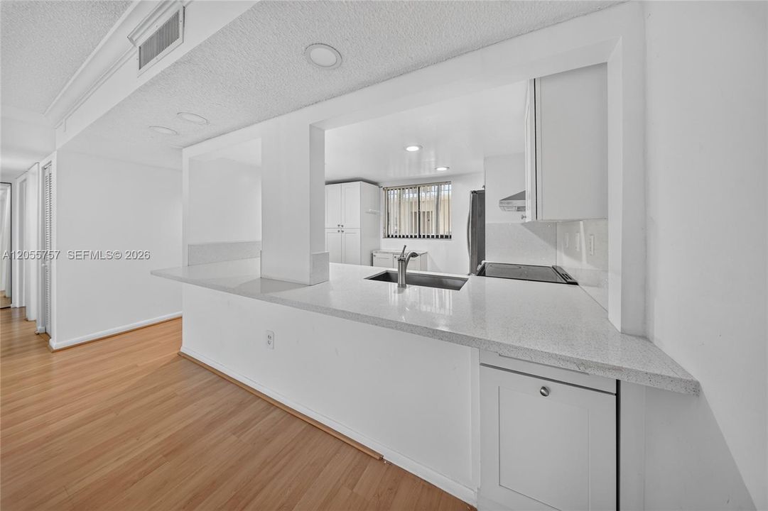 En Venta: $289,000 (2 camas, 2 baños, 965 Pies cuadrados)