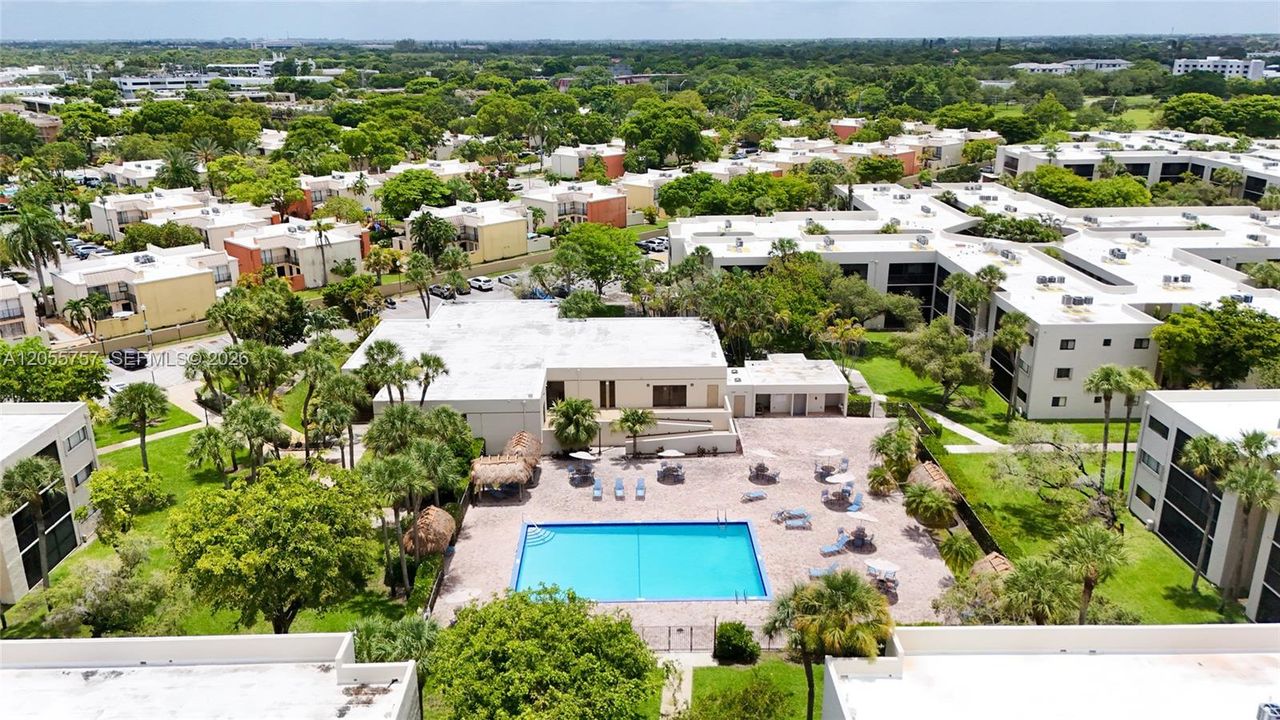 En Venta: $289,000 (2 camas, 2 baños, 965 Pies cuadrados)