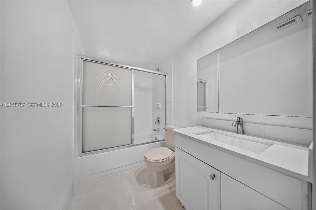En Venta: $289,000 (2 camas, 2 baños, 965 Pies cuadrados)